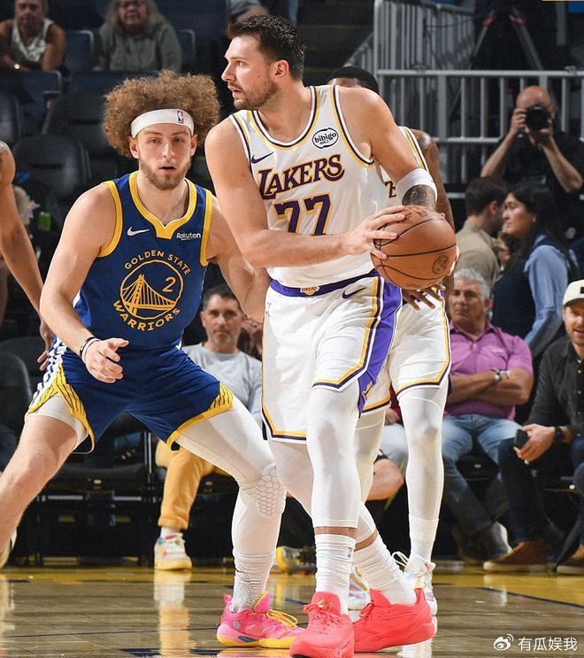 PP电子-东契奇生日夜26+6+8，詹皇准三双造2大纪录，湖人大胜勇士止3连败|勒布朗·詹姆斯|波士顿凯尔特人队|nba全明星赛|菲尼克斯太阳队|卢卡-东契奇_新浪体育_新浪新闻