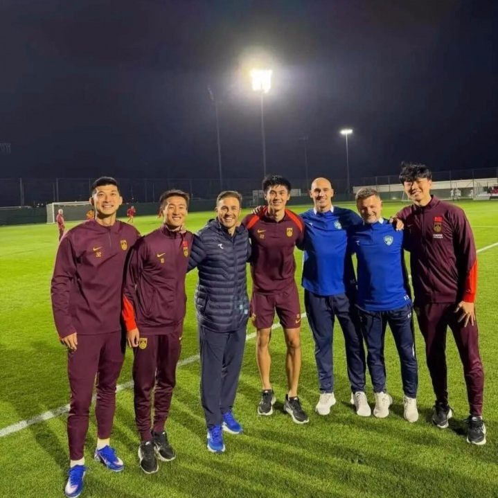 PP电子官网-泪目！恒大4国脚与卡纳瓦罗重逢+开心合影，韦世豪搂着恩师笑开花