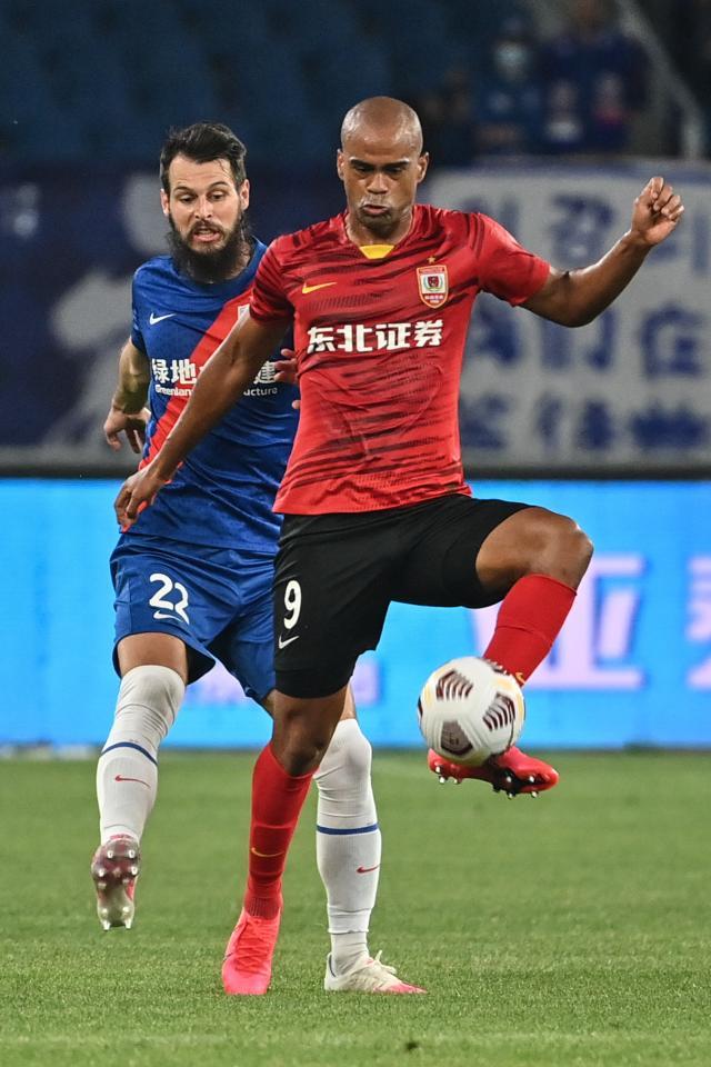 PP电子娱乐官网-亚泰大杀器横扫上海滩 连续4场破门冲击金靴