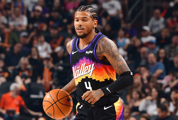 PP电子官网-队记：杰伦-格林中场时返回赛场尝试热身，随后又返回更衣室